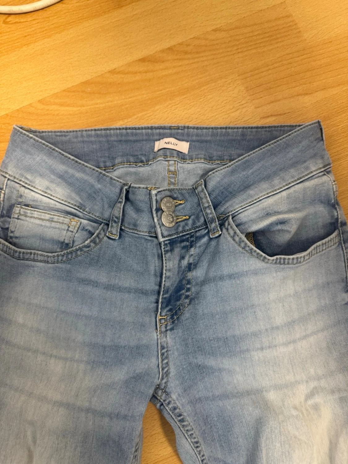 Ljusblå bootcut jeans från Nelly - 1