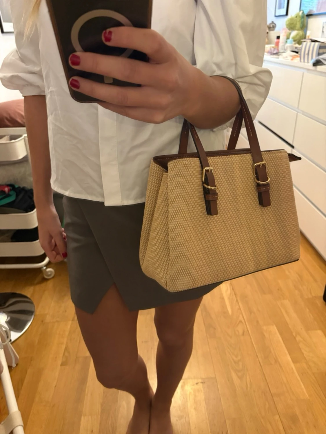 Beige handväska med bruna detaljer - 3