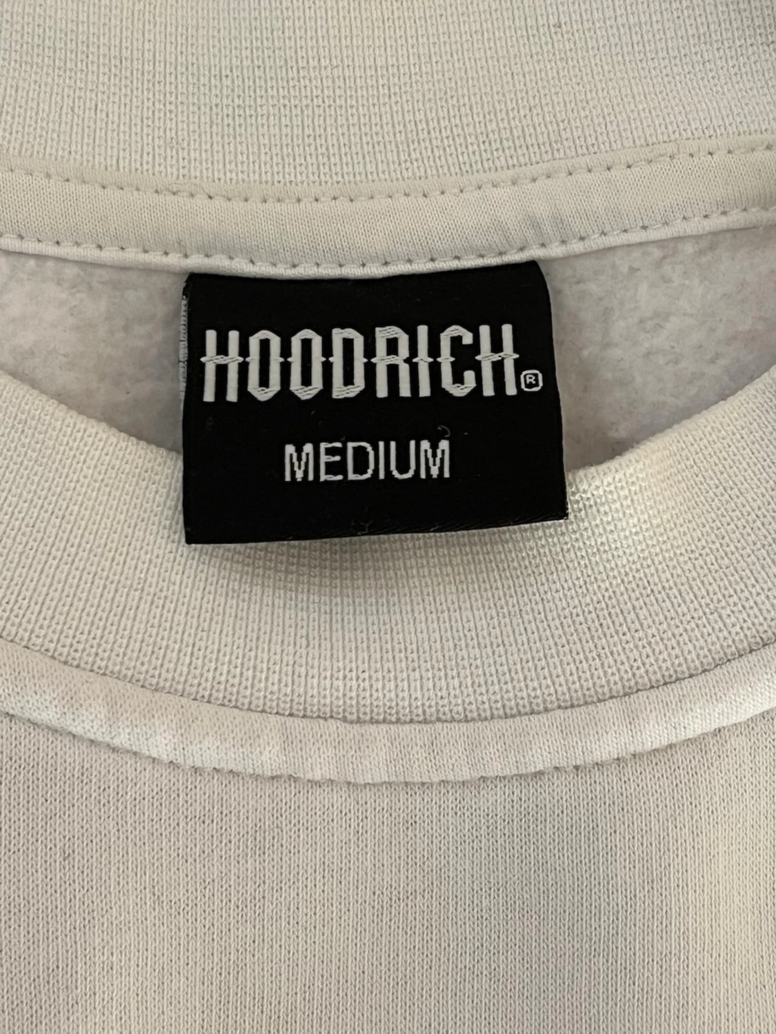 Vit crewneck från Hoodrich - 2