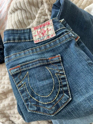 True Religion jeans - True Religion jeans köpta för 1100 kr använda fåtal gånger, kontakta mig vid frågor eller intresse priset går att diskutera 🥰