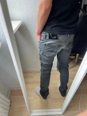 Jacob cohën jeans - Hej! Säljer nu mina Jacob cohën modell 696! Skick 7/10 (lagat skrev men syns knappt) Ny pris 5599kr!