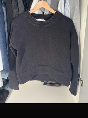Tröja - Materialet är lite stift men så snygg.