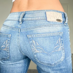 Diesel jeans - Midjemått: 37cm rakt över, innerbenslängd: 81cm 💗