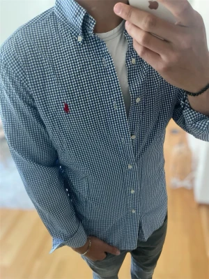 Rutig skjorta från Ralph Lauren - Skick 9/10 pris går att diskuteras!