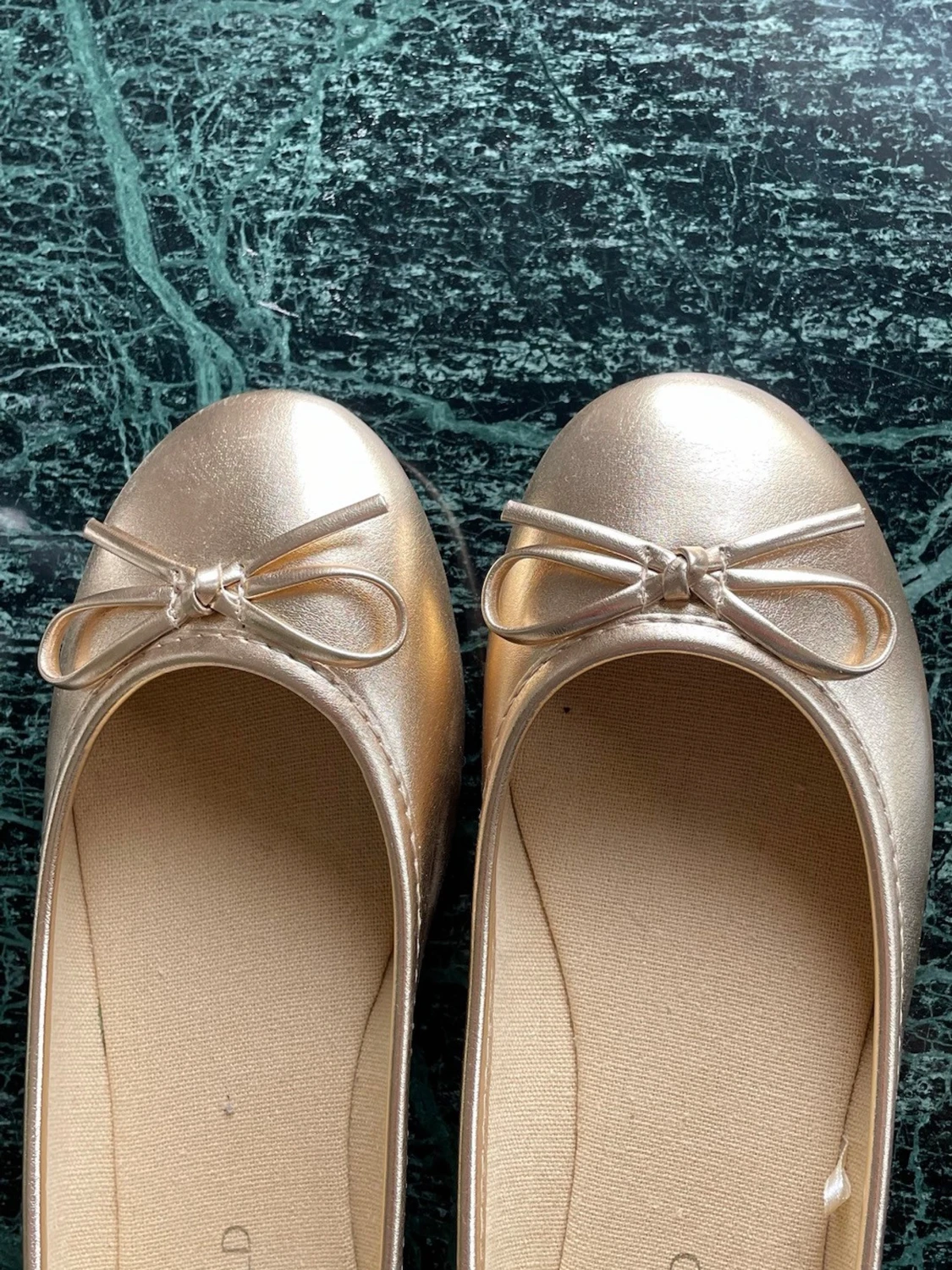 Guldiga ballerinaskor - 1