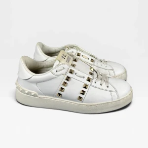 Valentino Rockstud | 35.5 - Valentino Rockstud sneakers | Bra skick | Storlek 35.5 | Endast skorna ingår | #25