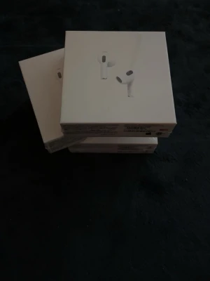 Airpods - Helt nya först till kvarn, pris kan diskuteras