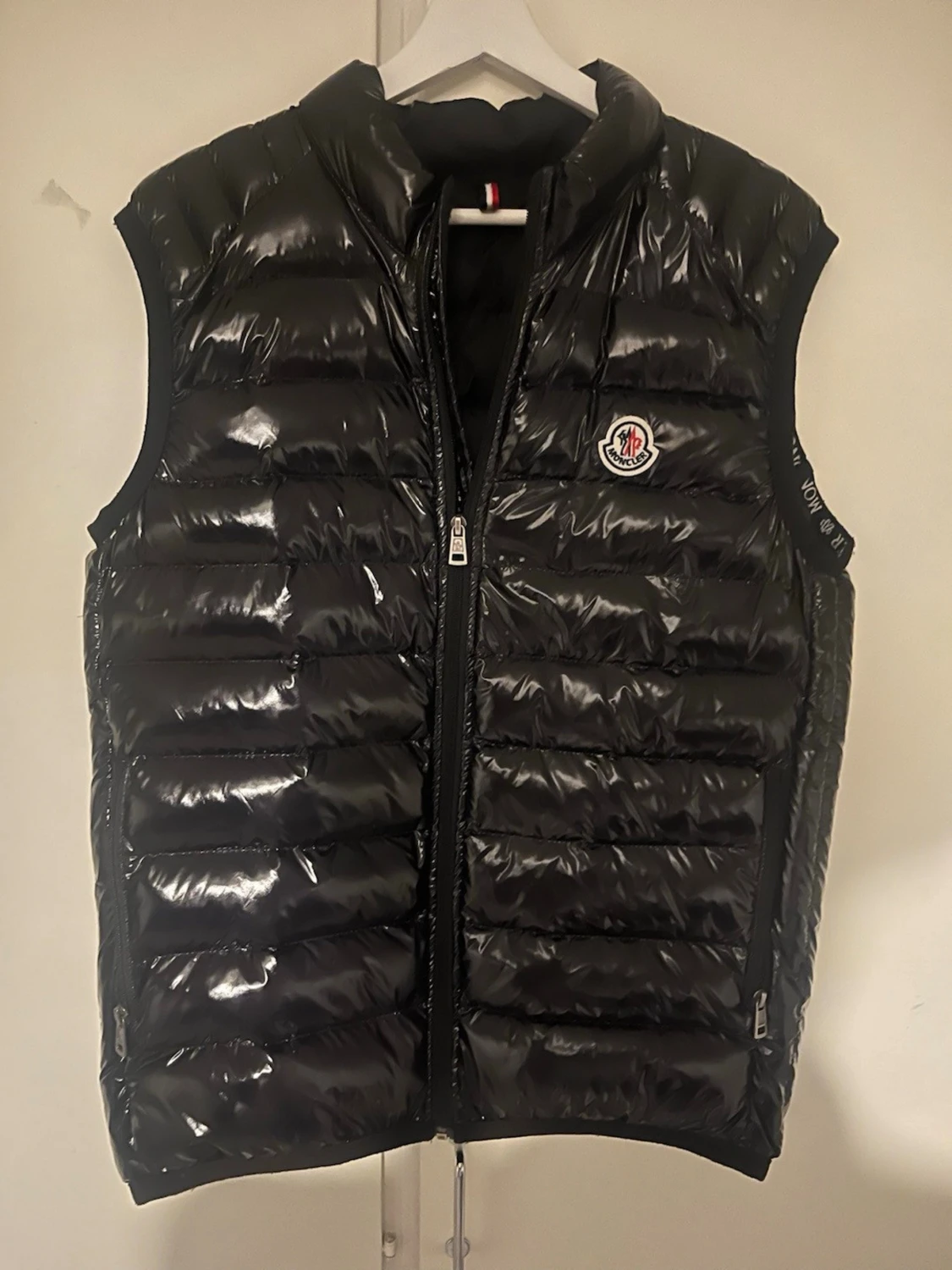 Svart dunväst från Moncler