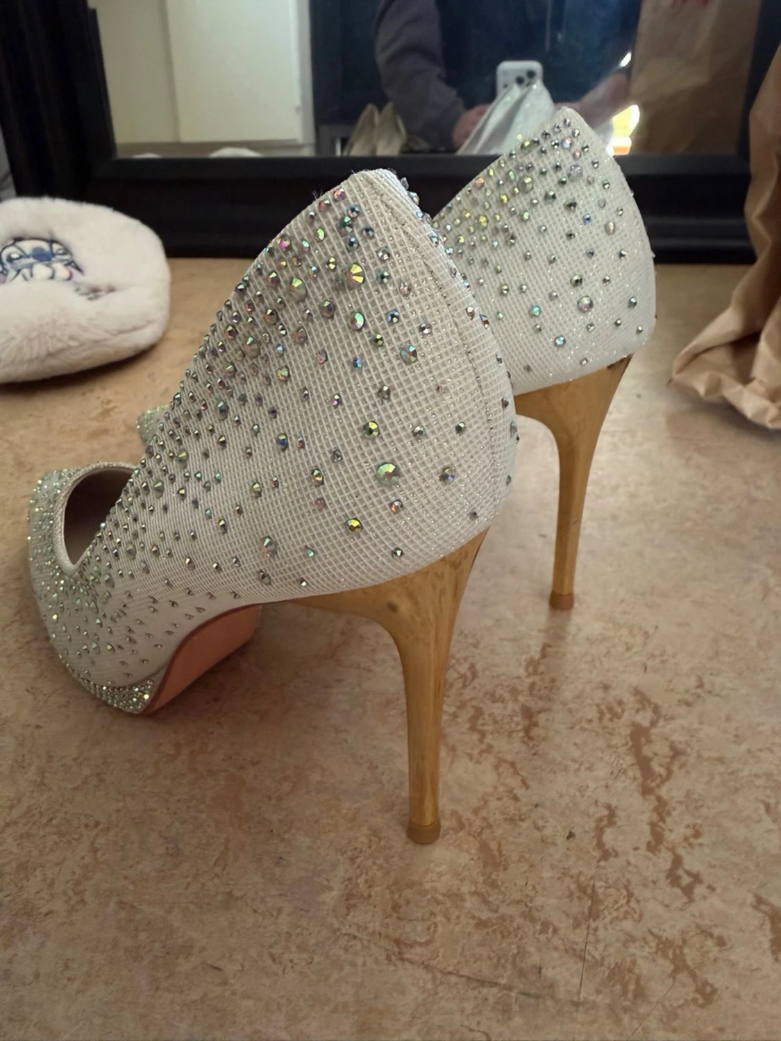 Glittriga pumps med guldfärgad klack - 3