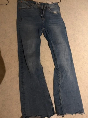 Jeans ifrån lager 157 - Använda fåtal gånger fint skick obs! Avklippta i benen så dom passar mig som är 1,62 cm fint 