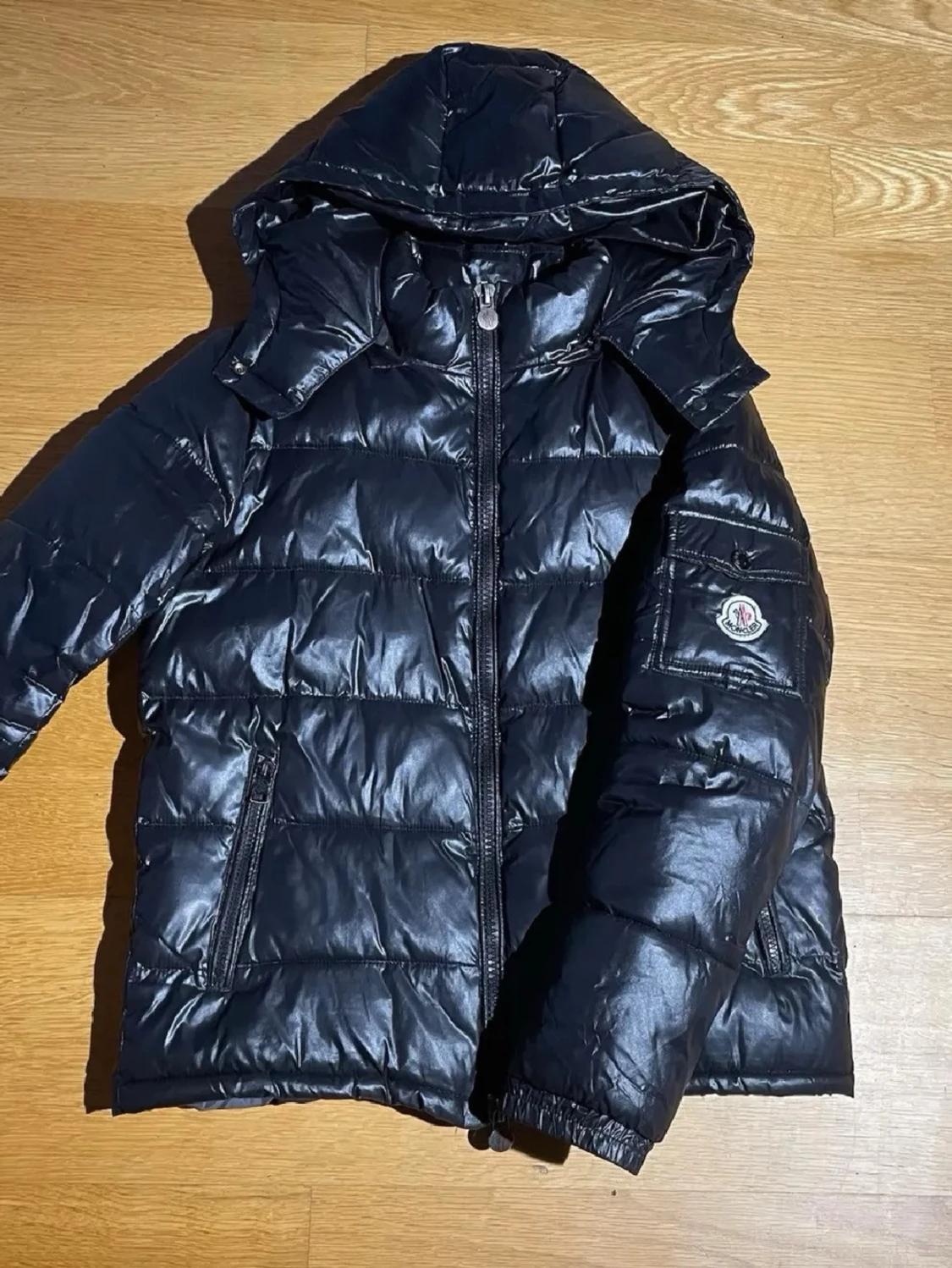 Svart dunjacka från Moncler