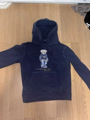 Ralph louren hoodie  - Andvänd sparsamt. Storlek M. Marin blå 