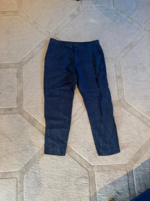 Linnebyxor  - Schyssta linnebyxor från Zara, köpta förra året i Spanien men har vuxit ur de tyvärr. Storleken säger l men jag skulle säga medium.