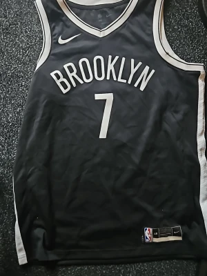 Basket linne - Basket linne köpt för 1000kr, storlek XL som är liten i storleken och dess utom ska basket linnen vara lite stora