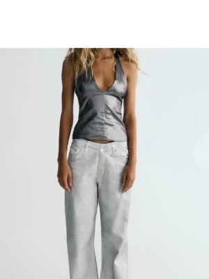 Grå halterneck topp - Snygg grå topp från Zara. Aldrig använd!!