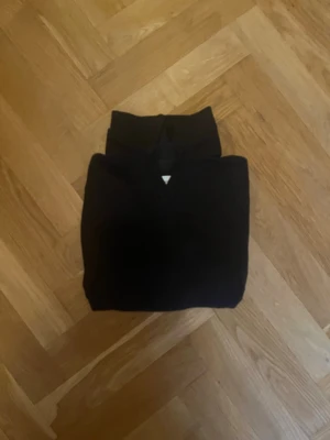  långärmad pikétröja These glory days  - Rätt schysst tröja passar inte mig längre dock. Tror köpte den för typ 900 något sånt. Den är i 100% merinoull. Skriv om det finns frågor👍🙌