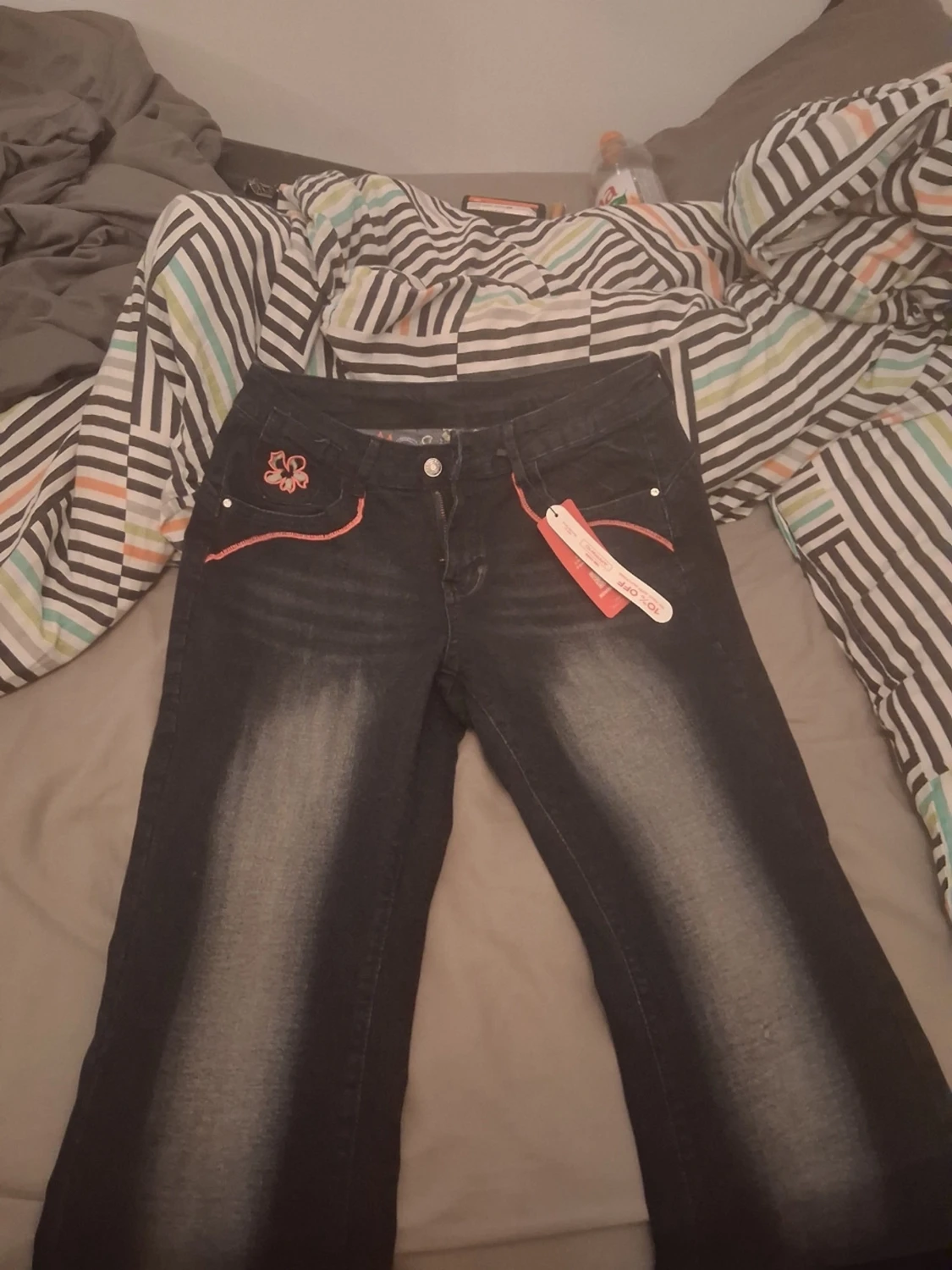 Mörkblå jeans med brodyr från Romwe - 1