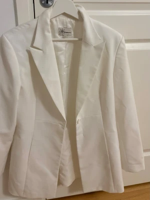 Vit kavaj  - Storlek L 