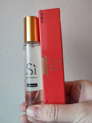 Giorgio Armani Si Passione Intense - Giorgio Armani Si Passione Intense Perfume. 33ml bottle. New! A great all year around fragrance. But especially for winter/fall/spring.