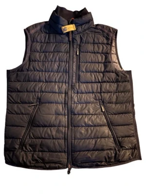 Pjs väst  - Väst nu in för våren, skicka 4/5  ny pris 3899 och mitt pris  499