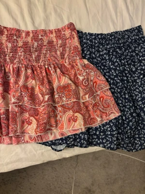 Två kjolar - Säljer två kjolar köpts från SHEIN!! Båda i storlek S