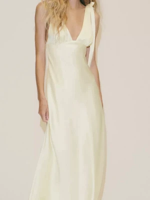 Söker! - Söker Gul / cremefärgad klänning från Zara