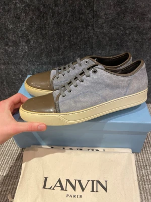 Lanvin skor  - Hej, säljer nu dessa svin snygga lanvin skor. Skorna är i fint skick!  Begränsat antal boxar och dustbag. Hör av dig vid frågor. 