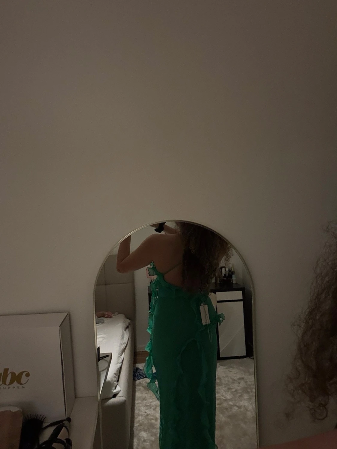 Grön långklänning med volanger - 2