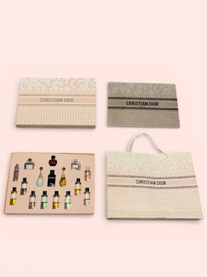 Parfymset - Parfymset från dior. Helt oanvända med totalt 105ml. Perfekt till dig själv eller present. Jag skickar paketet och svarar snabbt så skriv gärna! 