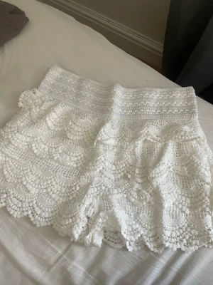 Spets shorts  - Super fina spets shorts passar typ alla storlekar då bandet är stretch 