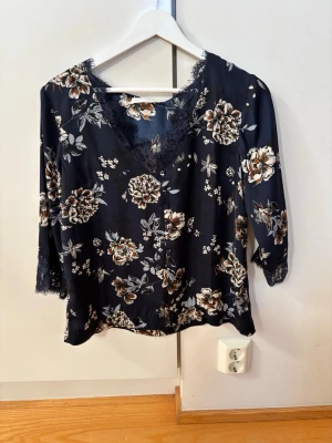 Blus - Fin blus i ett mycket bra skick 