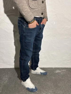 Replay jeans  - Ett par snygga jeans från Replay i storlek W32 L32 i modellen Anbbas 
