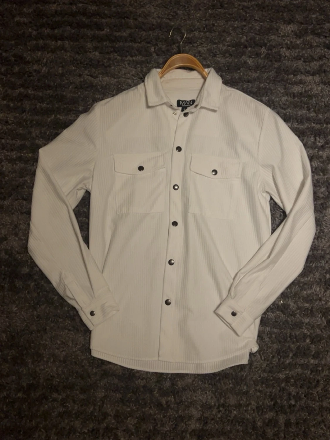 Vit overshirt från MAN