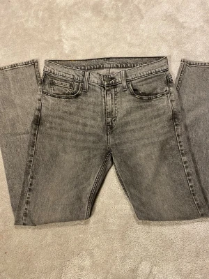 Levis 502 jeans  - Säljer dessa Feta levis jeans. Modellen är 502 Hi-Ball och jeansen ör i storleken W30 L32. Inga defekter eller liknande. Skriv för frågor! 