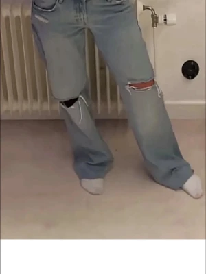 Lowwaist jeans - Jättefina lågmidjade jeans från zara i storlek 34. Helt nya med lappen kvar!💞 priset kan diskuteras vid snabb affär!!
