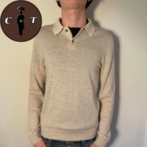 Morris stickad tröja - Morris stickad tröja i 100% merinoull | Skick 9/10 | Nypris 1699kr, vårat pris endast 599kr | Storlek M | Svarar gärna på era frågor och funderingar!