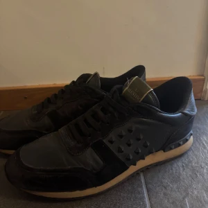 Valentino rockruners - allt är som de ska kommer dock utan box och lite slitna