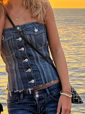 Denim topp - Såå snygg denim topp från zara 🩵 Använd köp nu för snabb och smidig affär!