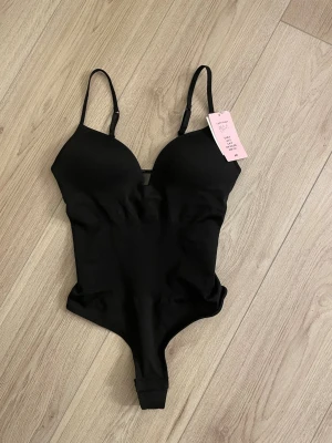 Body - Sjukt snygg och populär body ifrån hm🥹❣️❣️