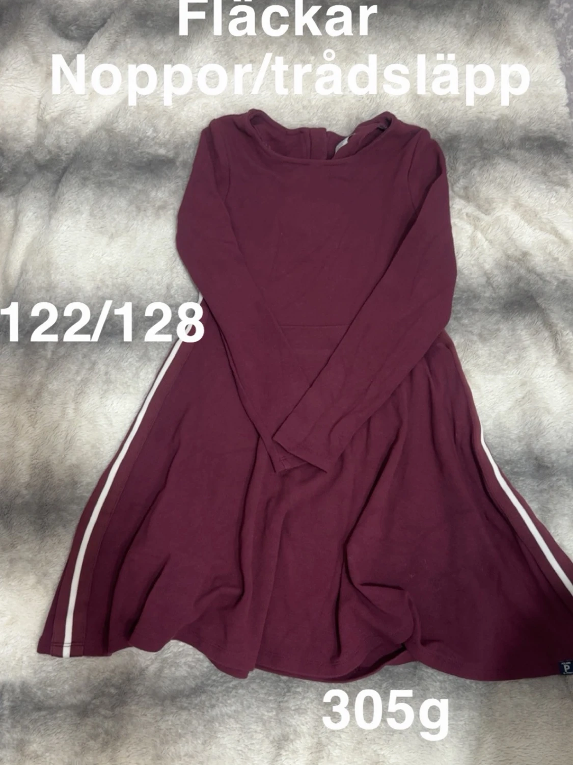 Vinröd långärmad klänning med ränder