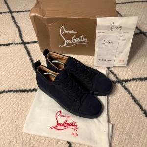 Christian Louboutin skor - Tradar/byter dessa Christian loubutins i storlek 43 kvitto och allt og följer med!