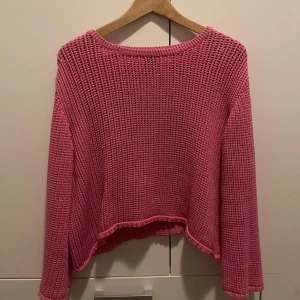 Rosa virkad tröja - Superfin virkad tröja i rosa med lös passform 🌺