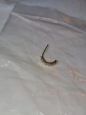 Näspiercing - Super fin och oanvänd näspiercing. Inte äkta guld