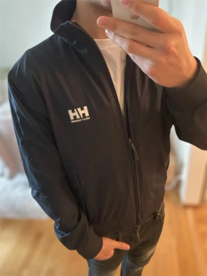 Helly Hansen jacka - Skick 9/10 skriv vid frågor eller funderingar!