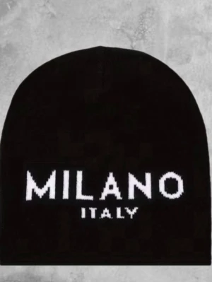 Svart MILANO ITALY mössa - Säljer nu en svart MILANO ITALY mössa! Aldrig använd!