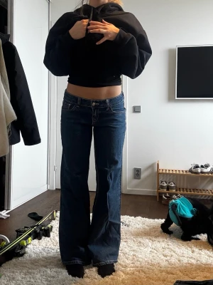 Jeans  - Säljer dessa fina jeans ifrån Gina då de ej används, i nyskick!