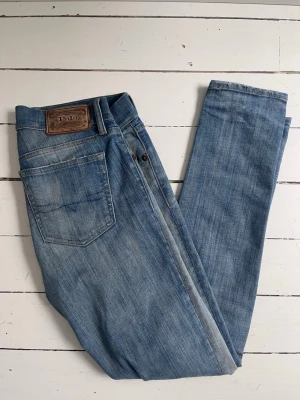 Ljusblå jeans Polo Ralph Lauren - Säljer dessa riktigt snygga och unika polo Ralph lauren jeans. Otroliga är dem. Storlek w29. Hör av dig vid frågor eller funderingar 🙂