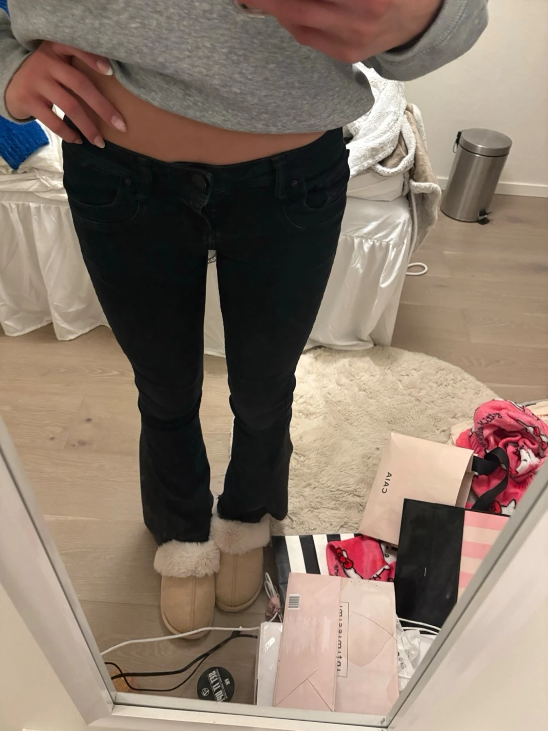 Svarta bootcut jeans