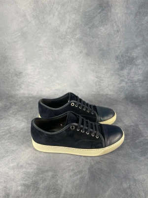 Lanvin DBB1 - Skick: 7/10. | Ingår: Skor och dustbags. | Nypris: +- 5200 SEK. | Storleken är UK6.