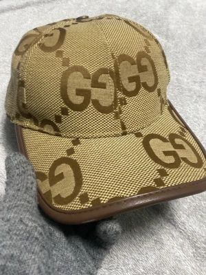 G keps  - Säljer en G keps som ni kan se i bilden! Kom även privat för mer info 